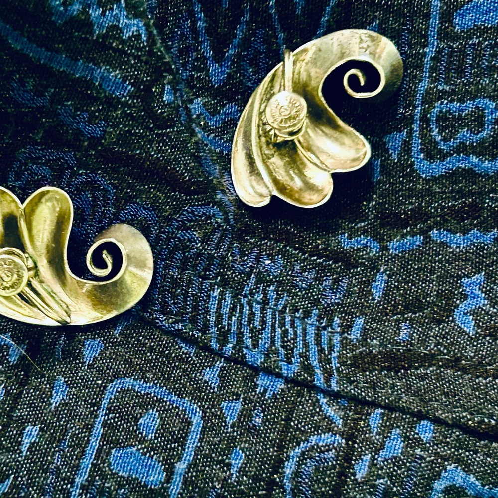 Stylish Silver Swirl Earrings